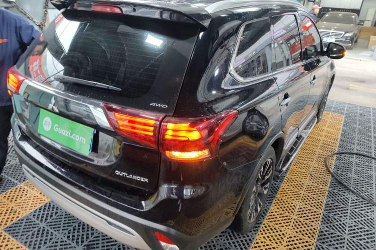 Used Mitsubishi Outlander 2019 2.4L 4x4 Zhi Xiang Edition 5 Seats China VI Standard
