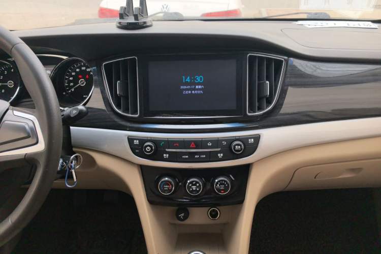 Used Baojun 730 2016 1.5L Manual Comfort Version 7 Seats China V Emission Standard