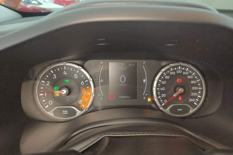 Used  Renegade 2019 220T Automatic Leading Edition
