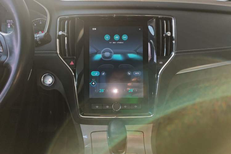 Used Roewe RX5 2019 20T Two-Wheel Drive Automatic Ali Smart Connectivity Platinum Edition
