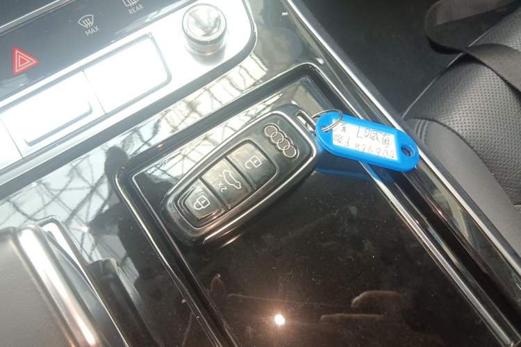 Used Audi Q7 2022 55 TFSI quattro S line Sport model
