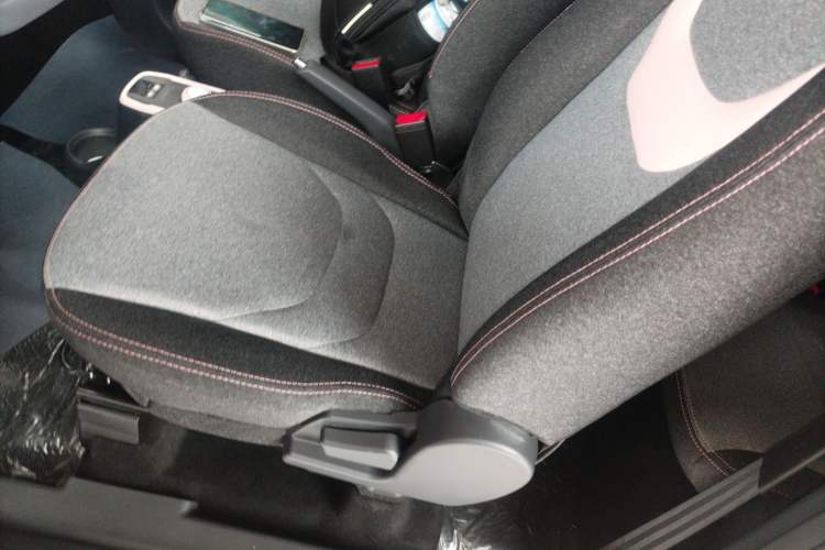 Used Chery QQ Ice Cream 2022 170km Sundae Phosphate Lithium-Ion
