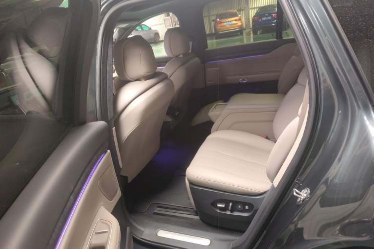 Used Nio ES8 2023 75 kWh Executive Edition
