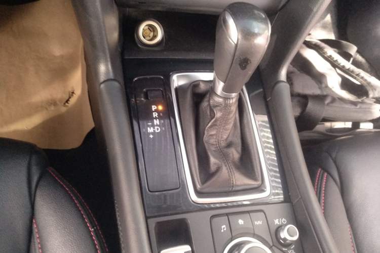 Used Mazda Mazda 3 Axela 2017 Hatchback 2.0L Automatic Luxury Model Emission Standard China V
