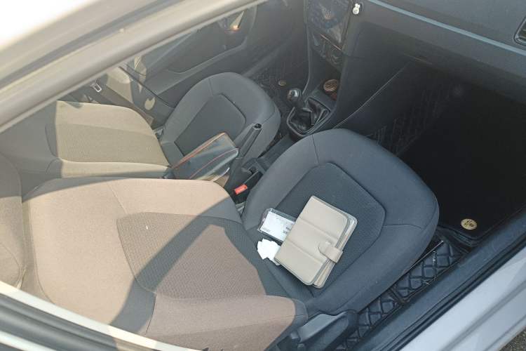 Used Volkswagen Santana 2015 1.6L Manual Fashion Edition