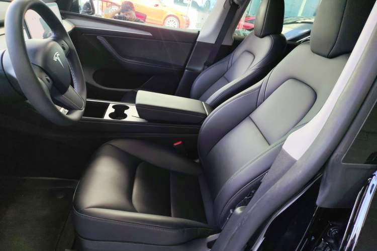 Used Tesla Model Y 2023 Long-Range All-Wheel-Drive Version
