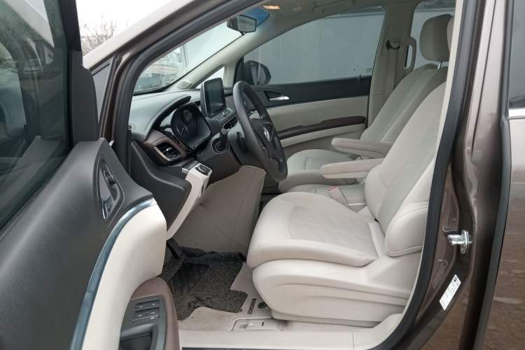 Used Buick GL8 2023 Land Executive Class Comfort Model
