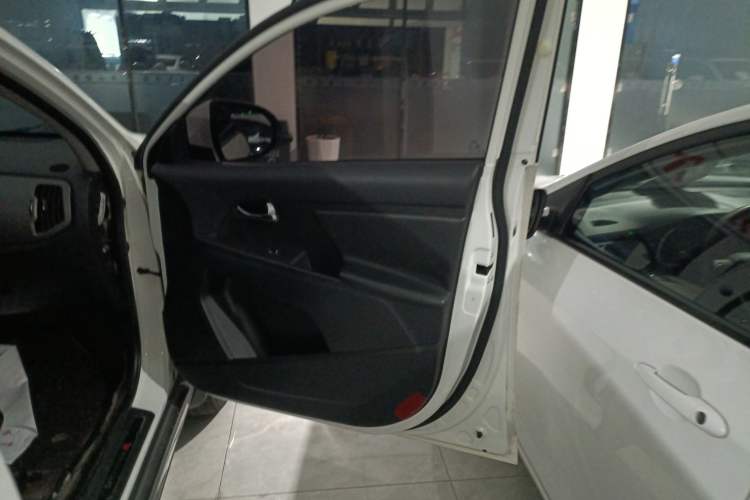 Used Kia Sportage R 2015 2.0L Automatic Two-Wheel Drive DLX Model
