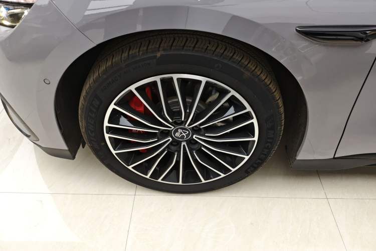 Used BYD Han 2025 EV with 701 km of Laser Radar-Enabled Intelligent Driving
