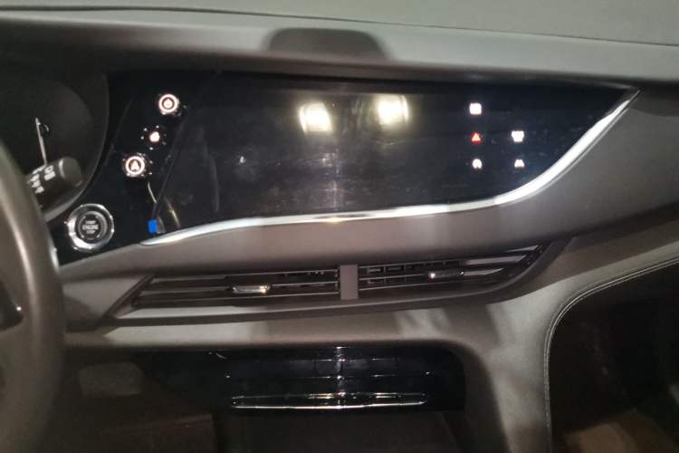 Used Buick Enclave 2022 652T Two-Wheel-Drive Prestige 7-Seater
