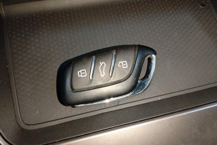 Used Roewe D5X DMH 2024 135 Tech Edition
