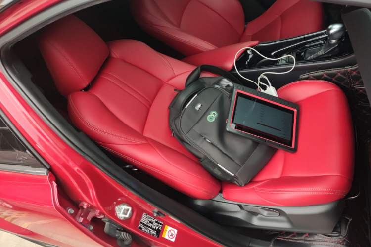 Used Toyota C-HR 2018 2.0L Luxury Sunroof Version China VI Standard
