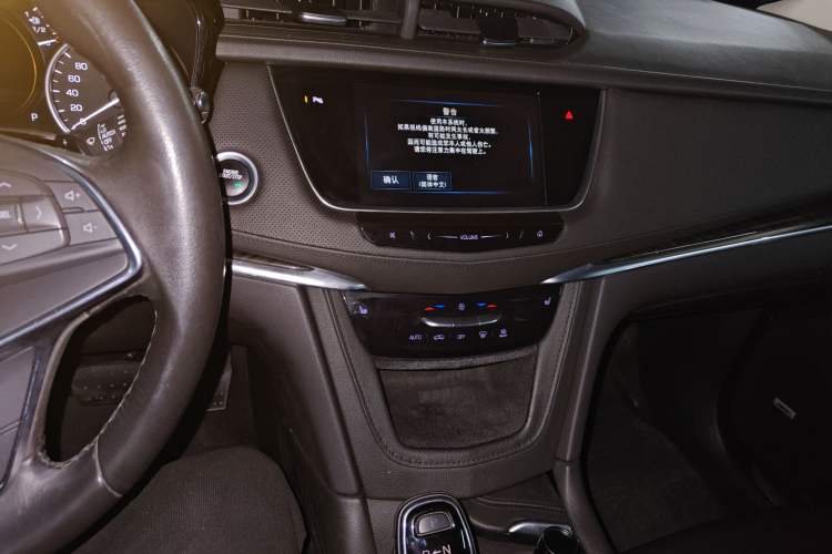 Used Cadillac XT5 2018 25T Luxury Model
