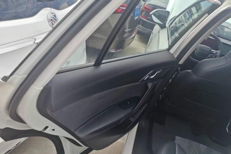 Used Roewe D5X DMH 2024 135 Tech Edition
