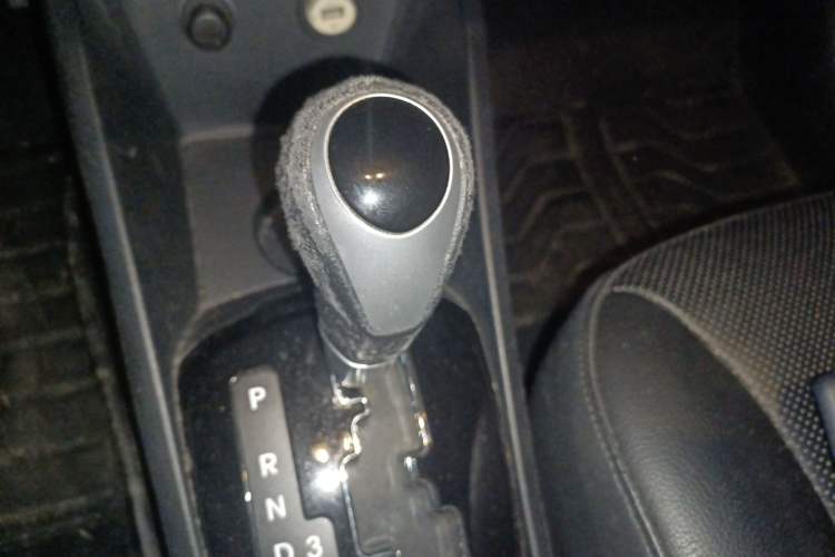 Used Kia K2 2012 Hatchback 1.6L AT Premium Commemorative Edition
