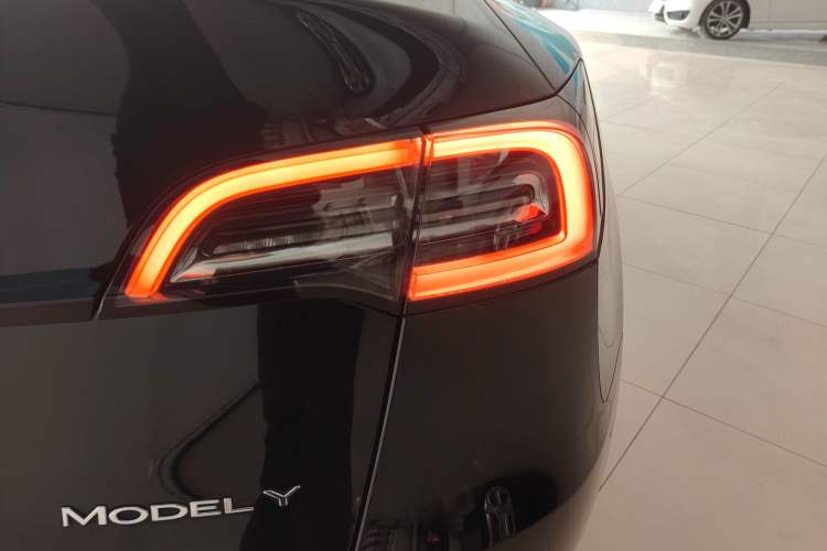 Used Tesla Model Y 2023 Rear-Wheel-Drive Version
