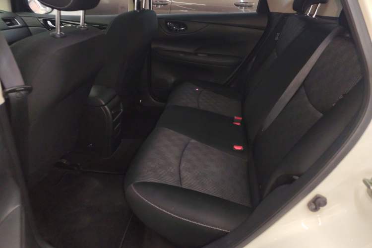 Used Nissan Tiida 2016 1.6L CVT Cool Dynamic Edition
