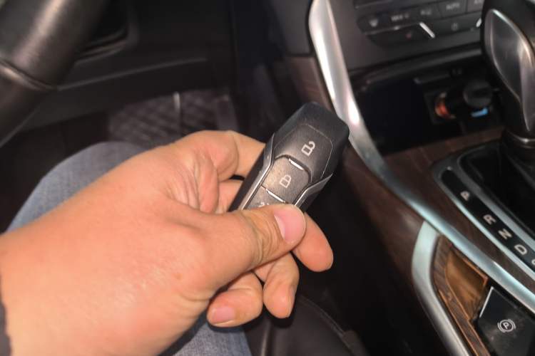 Used Ford Edge 2017 EcoBoost 245 Two-Wheel-Drive Sporty 7-Seater
