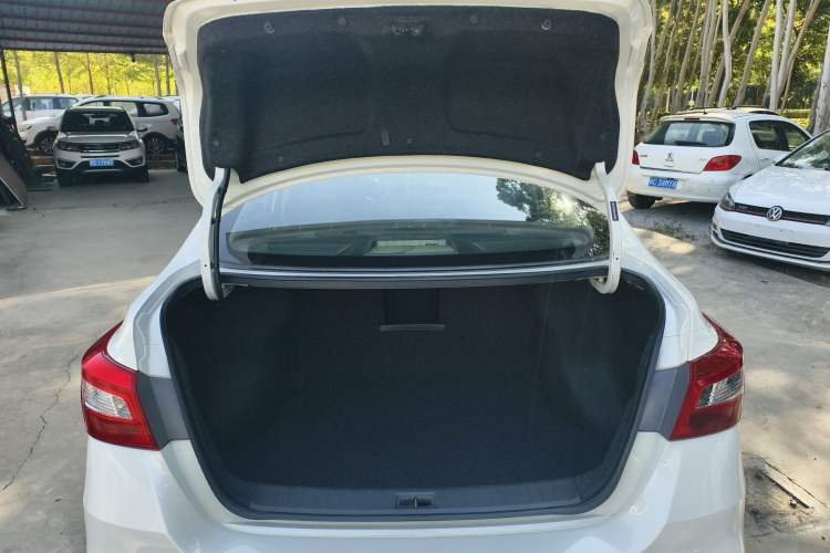 Used Nissan Sylphy 2019 1.6XV CVT Smart Connect Luxury Edition China VI Standard