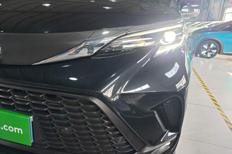 Used Toyota Granvia 2024 2.5L Hybrid Comfort Edition
