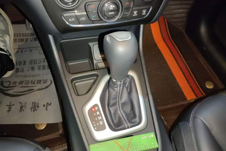 Used  Cherokee 2020 2.0L Two-Wheel Drive Classic Sports Edition
