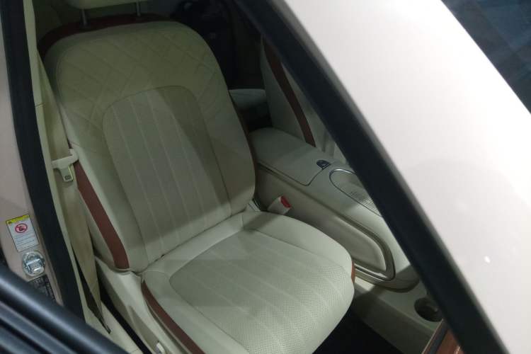 Used ORA Good Cat 2023 401 km Standard Range Premium Version Lithium Iron Phosphate