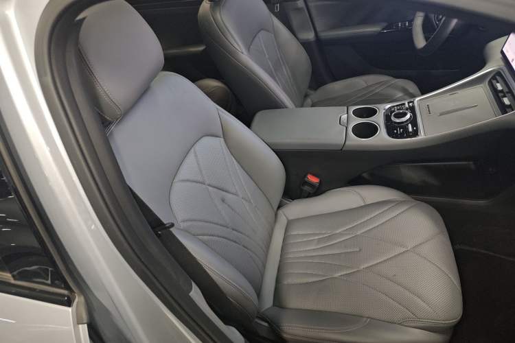 Used  L6 2025 EM-i 140km Starship Edition
