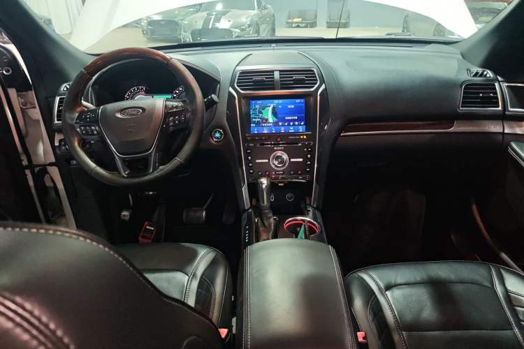 Used Ford Explorer 2017 3.5T Platinum Edition