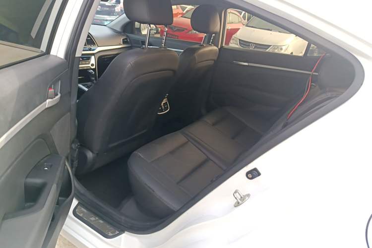 Used Hyundai Elantra 2016 1.6L Automatic ZhiXuan · Luxury Version