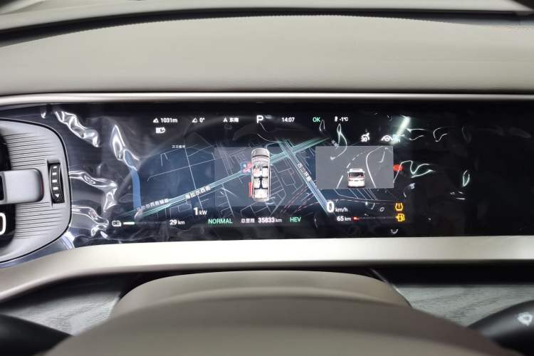 Used Denza D9 2022 DM-i 1040 Prestige Model