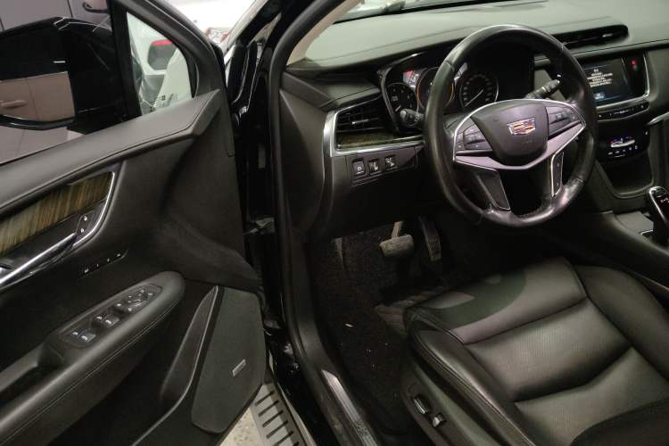 Used Cadillac XT5 2018 25T Luxury Model