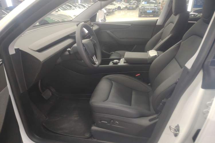 Used Tesla Model Y 2025 Rear-Wheel-Drive Version
