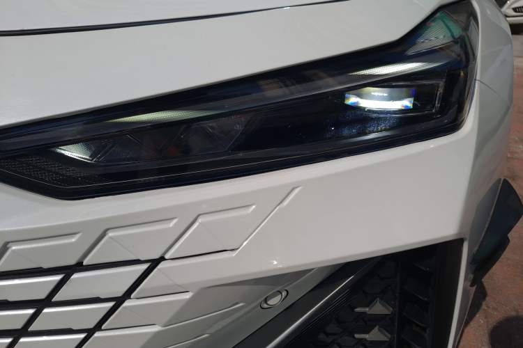 Used Changan UNI-V 2023 1.5T Prestige Model
