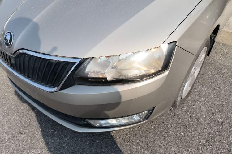 Used Skoda Rapid 2013 1.6L Automatic Smart Selection Model
