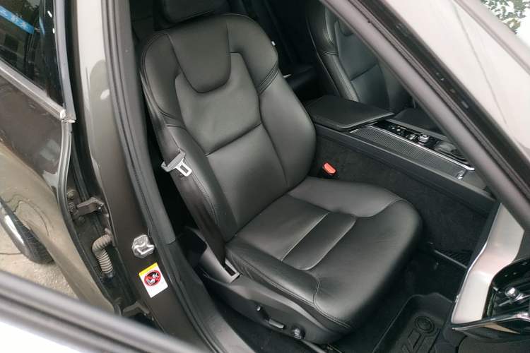 Used Volvo XC60 2019 T5 4x4 Smart Edition China VI Standard
