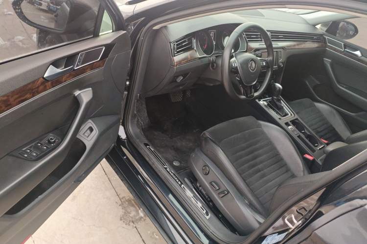 Used Volkswagen Magotan 2017 330TSI DSG Luxury Model
