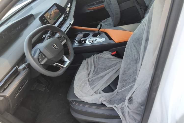 Used Changan UNI-V iDD 2023 Zhidian iDD 1.5T 113km Smart & Fun Version (Rapid Edition)
