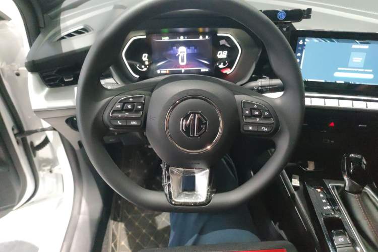 Used MG 5 2022 180 DVVT CVT Youth Luxury Edition
