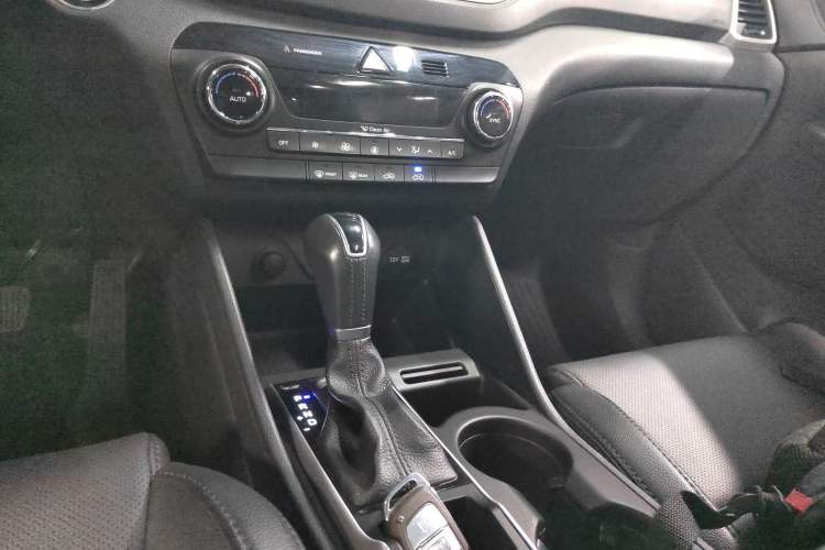 Used Hyundai Tucson 2018 1.6T Dual-Clutch Two-Wheel Drive 15th Anniversary Special Edition
