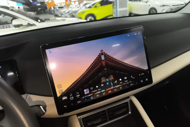 Used BYD Yuan UP 2025 Intelligent Driving Version 401 km Leading Edition