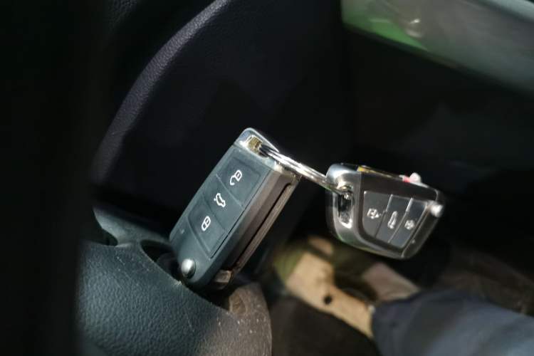 Used Volkswagen T-ROC 2019 230TSI DSG Two-Wheel-Drive Advanced Version China VI Standard
