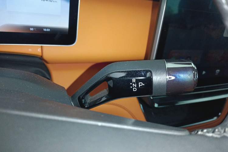 Used  LEVC L380 2024 140-Degree 6-Seater All-Wheel-Drive Ultra
