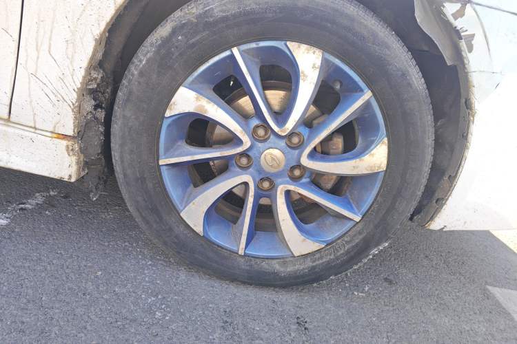 Used Soueast V5 Lingzhi 2014 1.5L Manual Luxury Model
