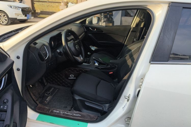 Used Mazda Mazda 3 Axela 2016 Sedan 1.5L Manual Comfort Model
