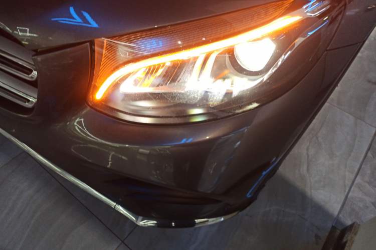 Used Mercedes-Benz GLC 2018 GLC 260 4MATIC Luxury Model
