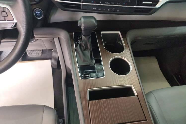 Used Toyota Granvia 2023 2.5L Hybrid Comfort Edition