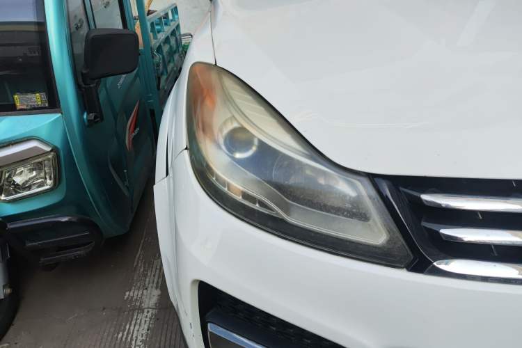 Used JMC Yusheng S350 2013 2.4T Automatic 4x4 Diesel Ultra-Luxury 5-Seater
