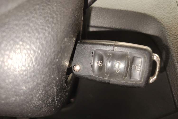 Used Volkswagen Santana 2015 1.6L Manual Fashion Edition
