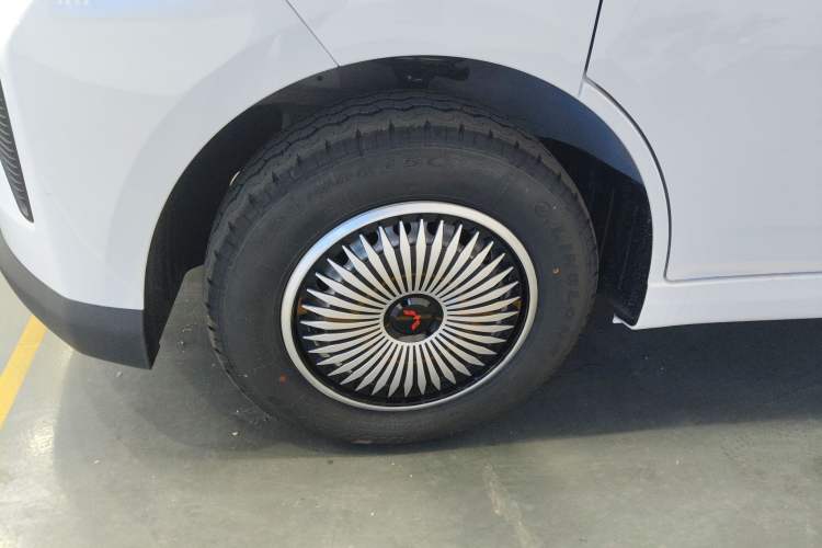 Used Wuling Yangguang 2024 300KM Comfort Version Passenger Van 75kW