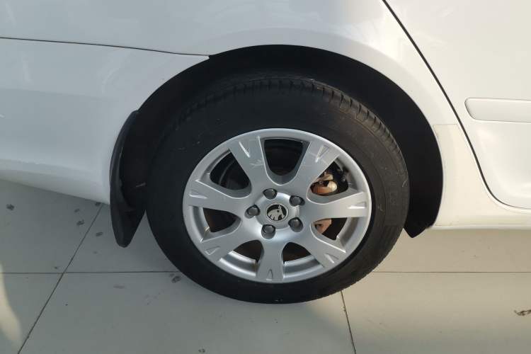 Used Skoda Octavia 2015 Classic Model 1.6L Automatic Elegance Edition
